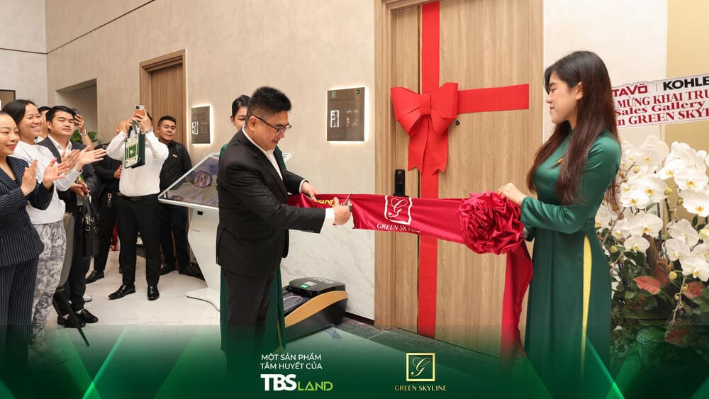Cắt băng khai trương không gian căn hộ mẫu